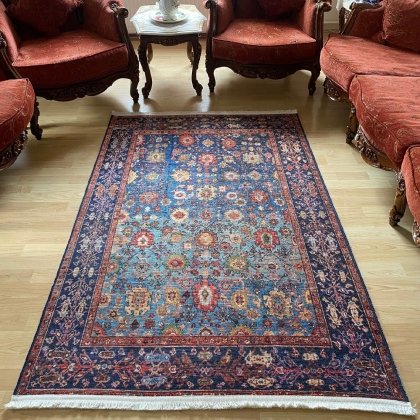 Blauer waschbarer Teppich im orientalischen Kelim-Stil
