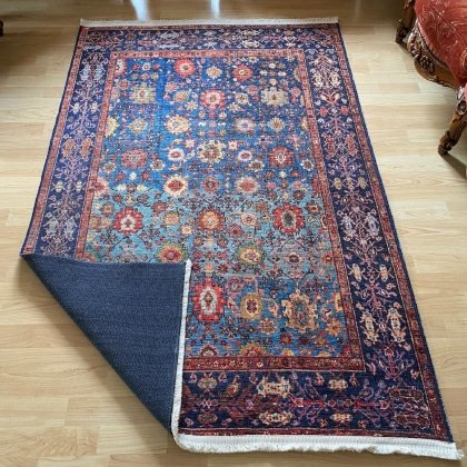Blauer waschbarer Teppich im orientalischen Kelim-Stil