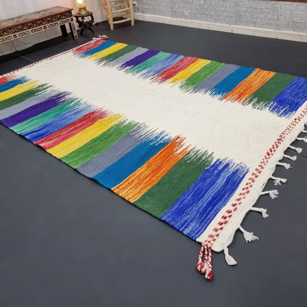 Marokkanischer Kelim-Teppich in leuchtenden Farben