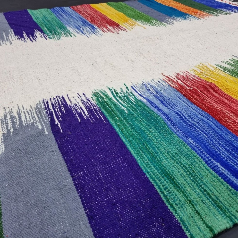 Marokkanischer Kelim-Teppich in leuchtenden Farben