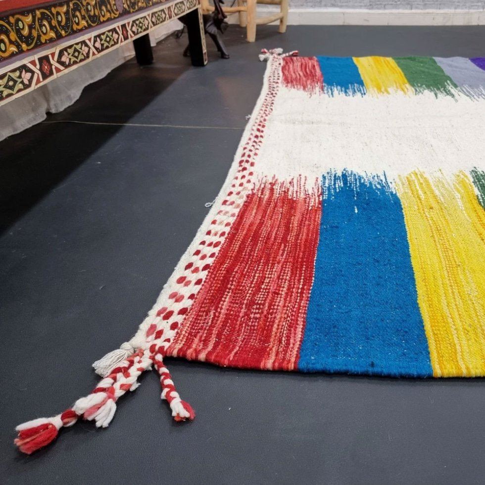 Marokkanischer Kelim-Teppich in leuchtenden Farben