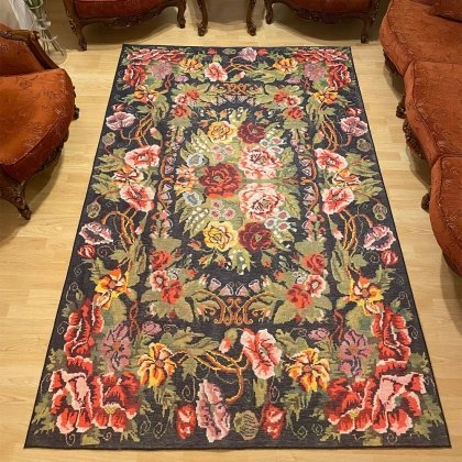 Waschbarer Teppich im floralen Kelim-Stil