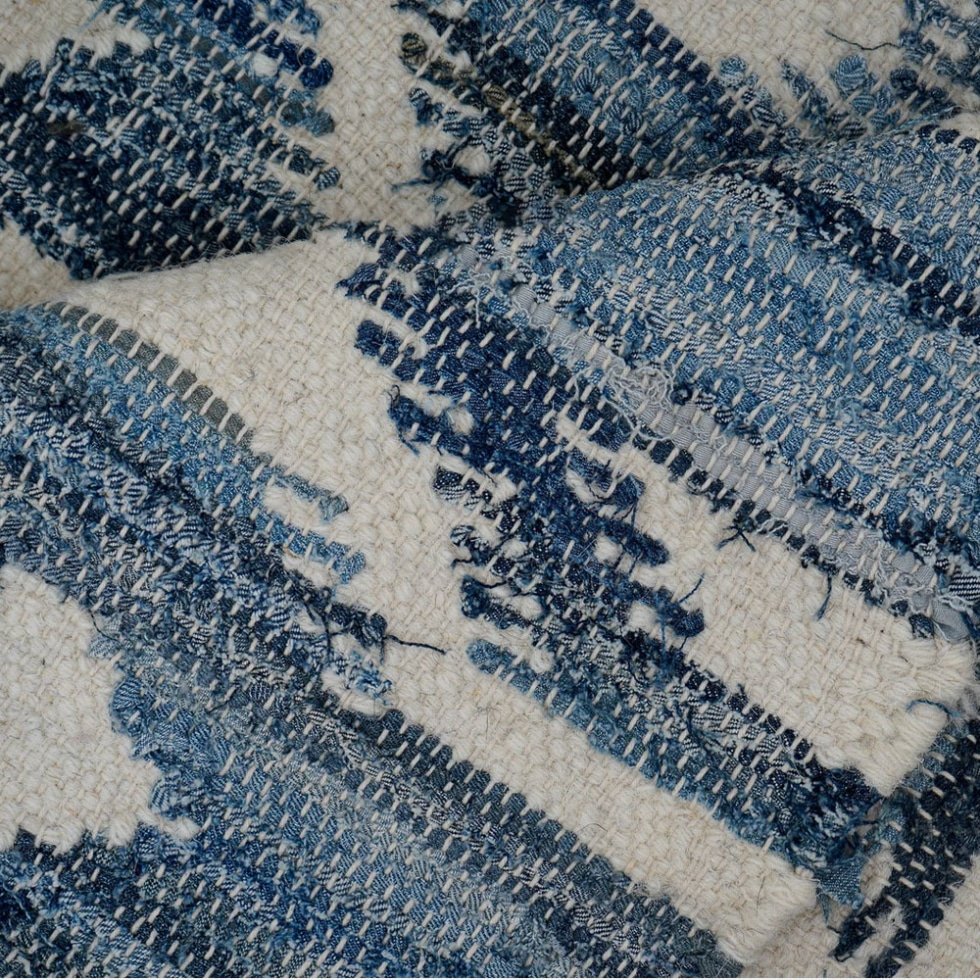 Handgefertigter blauer Kelimteppich mit klassischem Muster