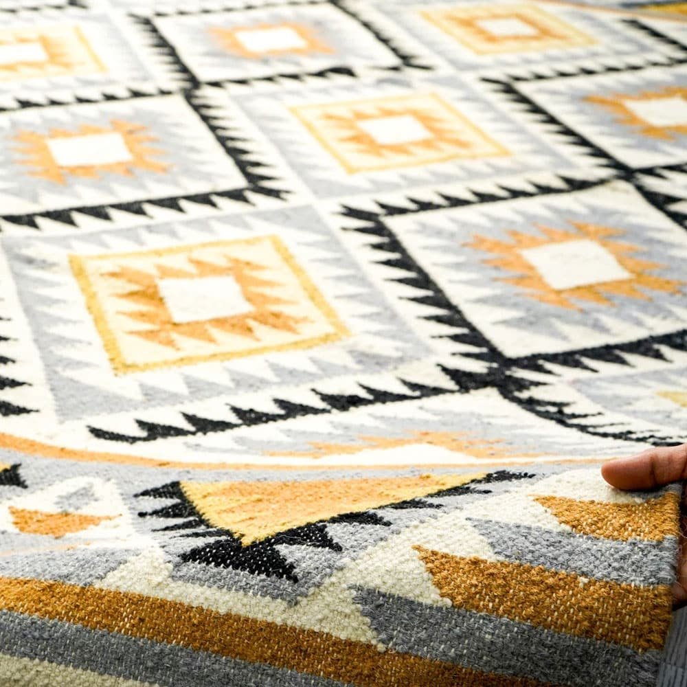 Handgewebter indischer Kelim-Teppich Bright Diamond Handgewebter indischer Kelim-Teppich Bright Diamond