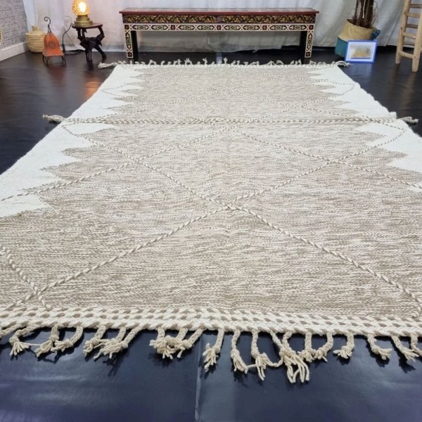 Beigefarbener marokkanischer Kilim-Teppich