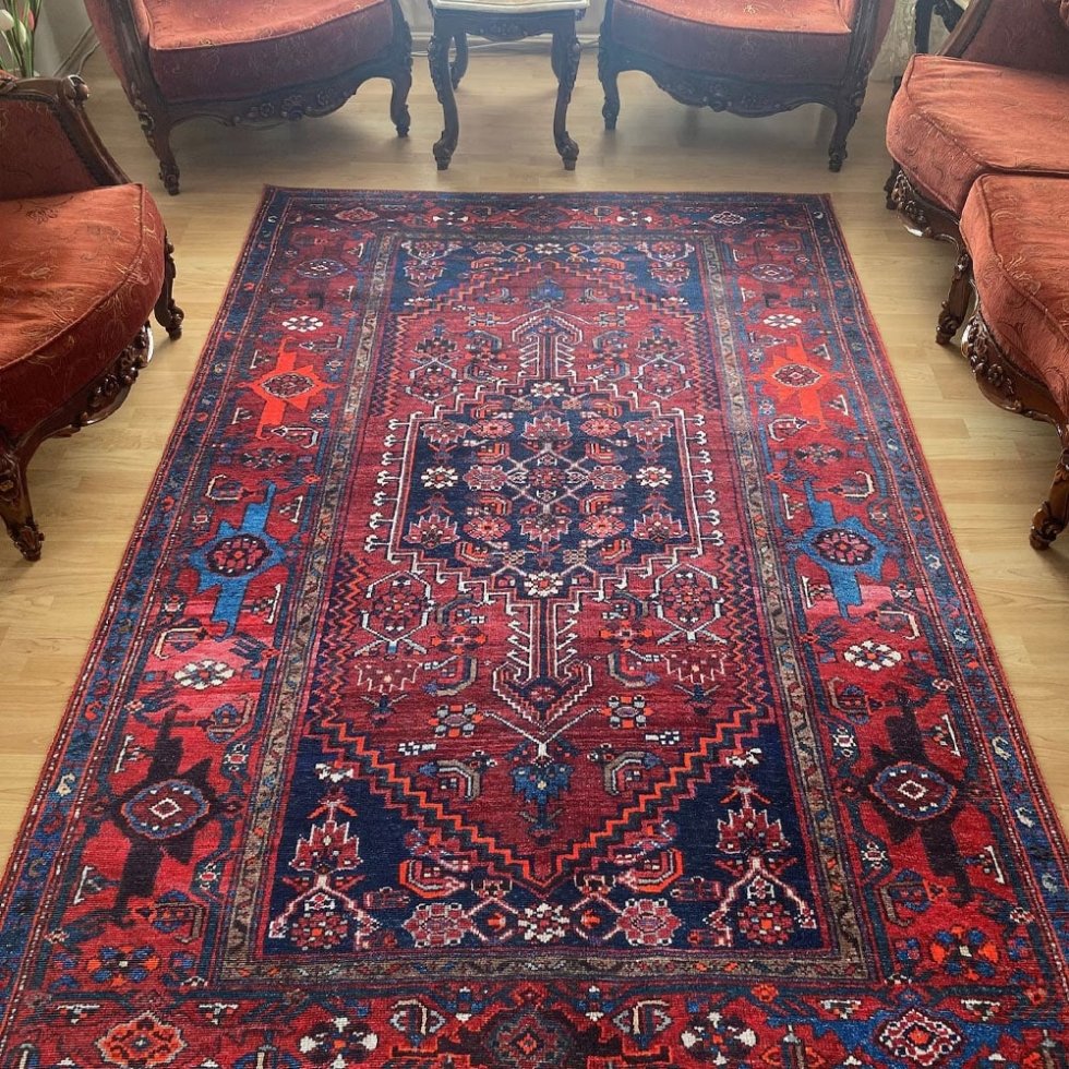 Bedruckter Teppich im Kilim-Stil
