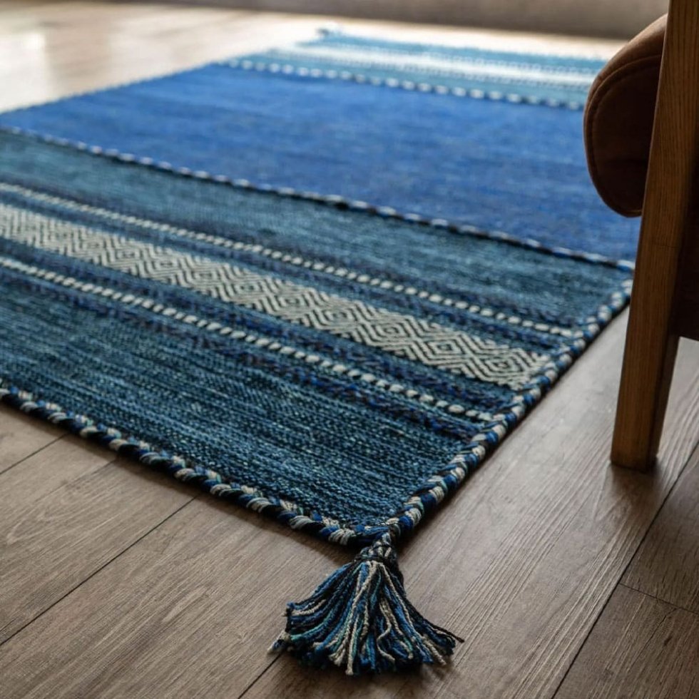 Marineblauer Kelim-Indienteppich