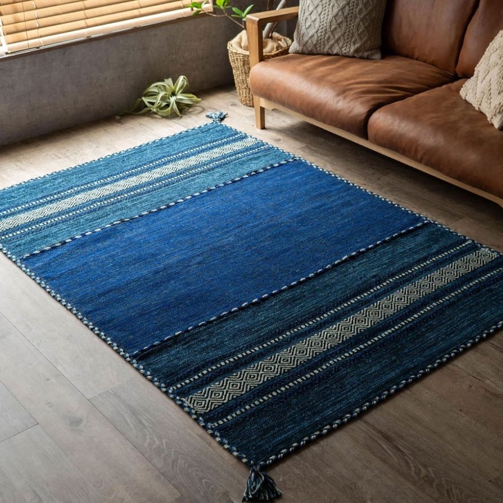 Marineblauer Kelim-Indienteppich