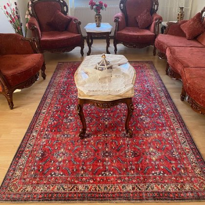 Roter waschbarer Teppich im Oushak-Stil