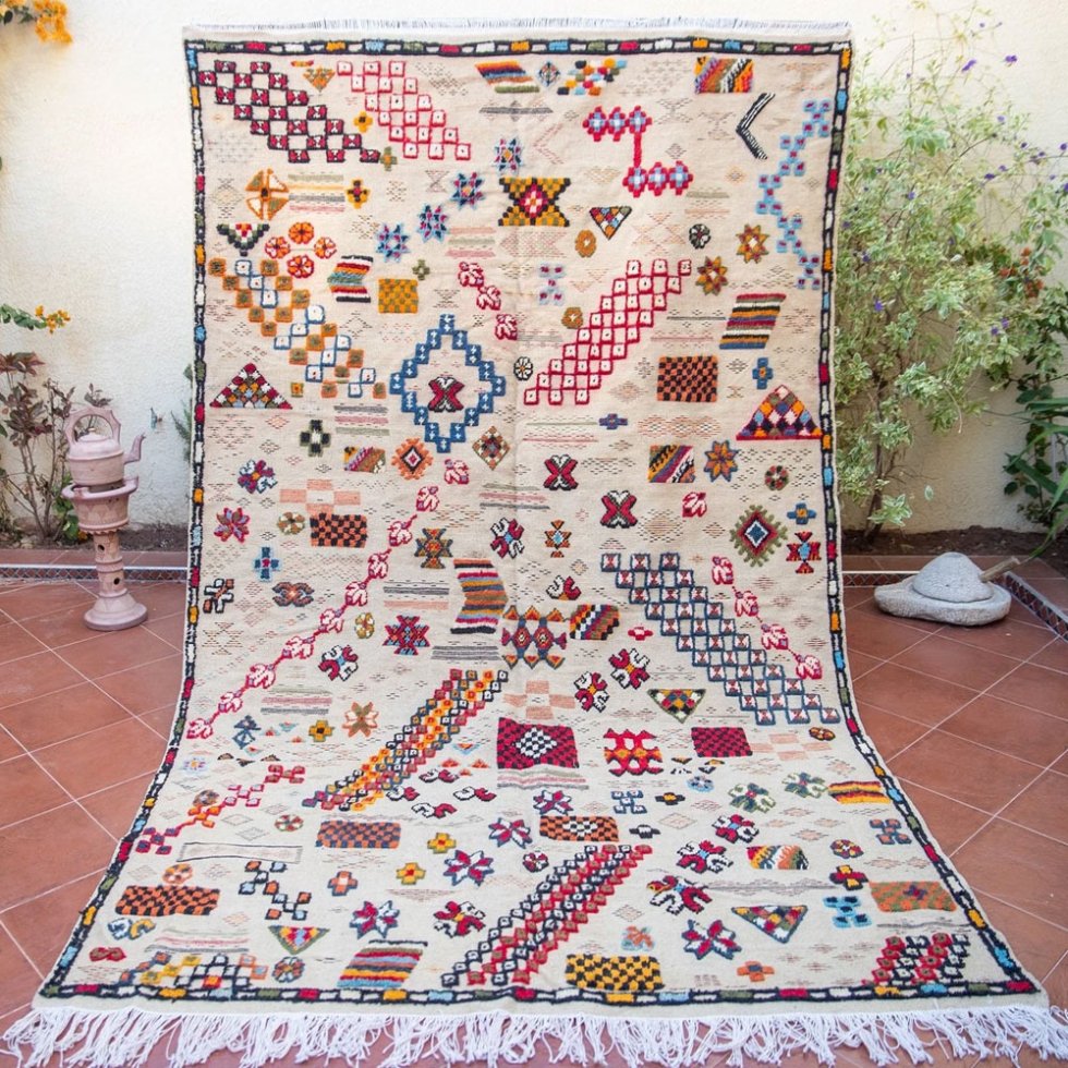 Traditioneller weißer Akhnif Berber-Kelim-Teppich