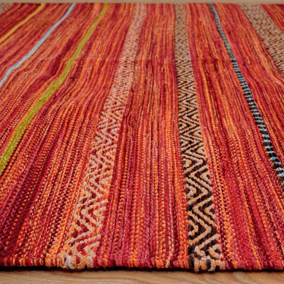 Rot gestreifter Kelimteppich im Vintage-Stil