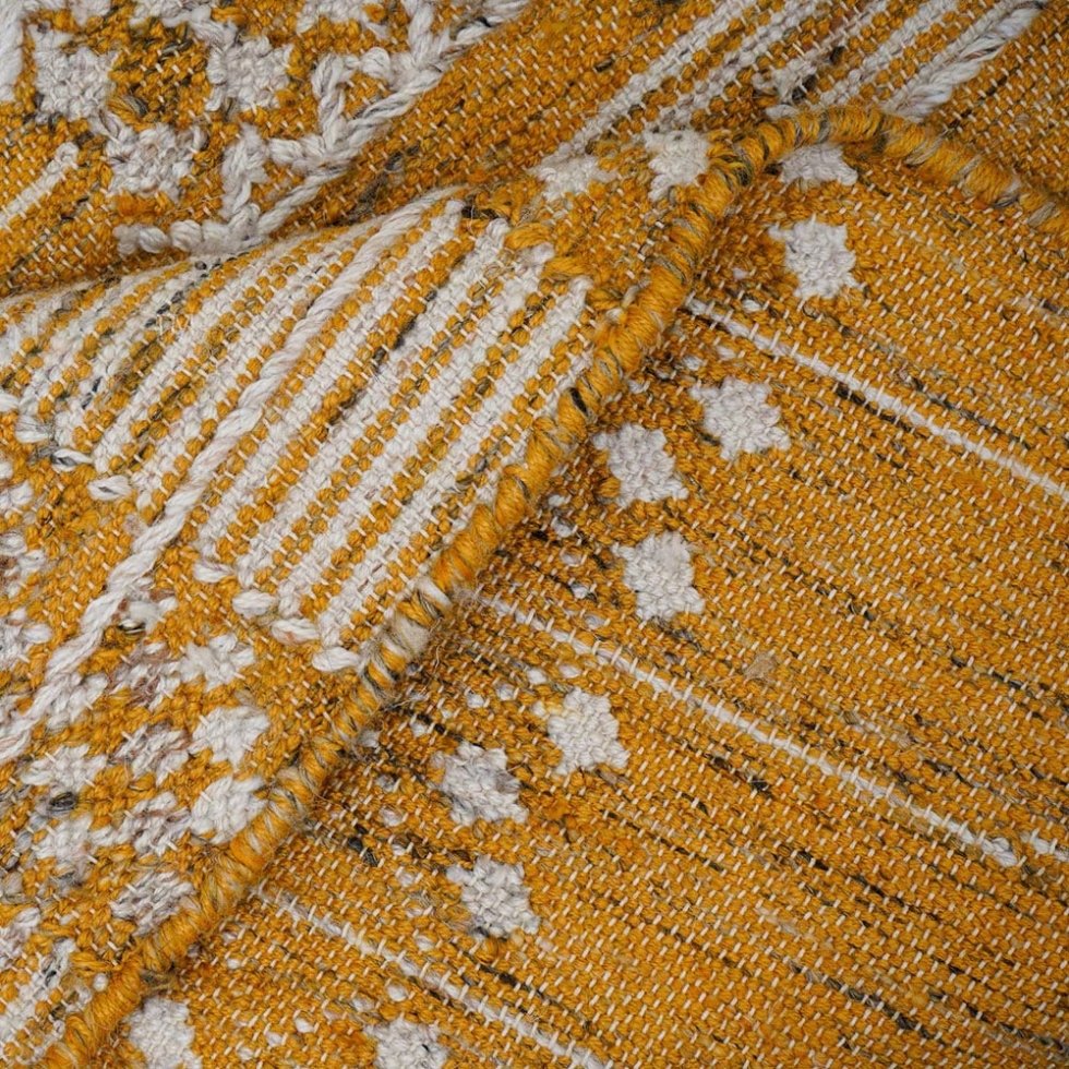 Gelber indischer Stammes-Kelim-Teppich