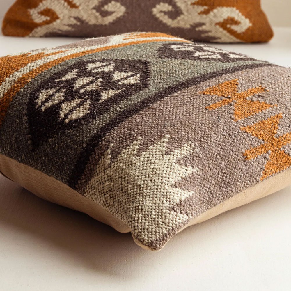 Antike Kelim-Kissen Antike Kelim-Kissen