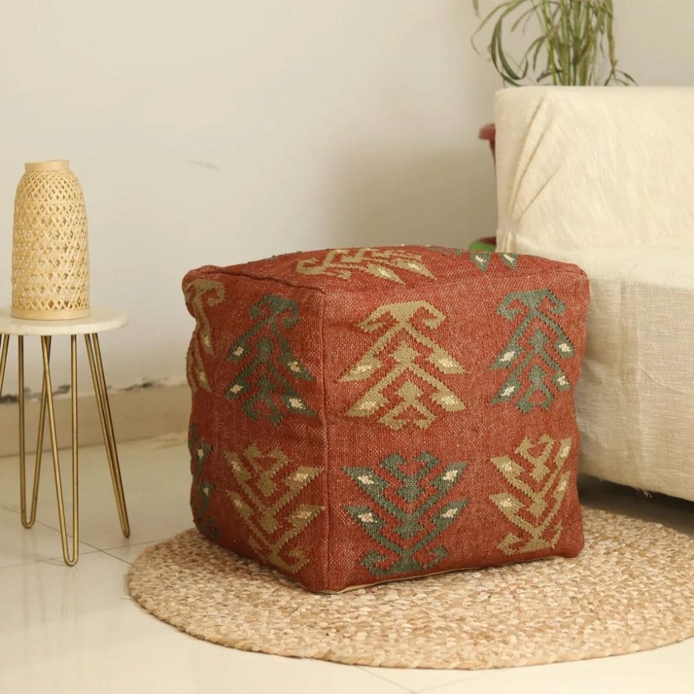 Würfeliger roter Kelim-Pouf