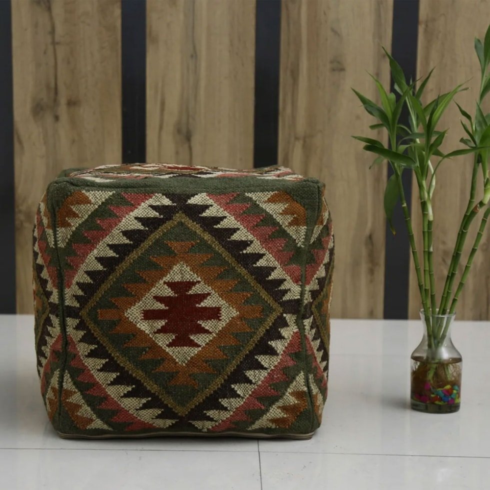 Grüner Kilim Pouf mit Rautenmuster