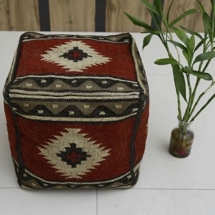 Rostfarbenes Rautenmuster Kilim Pouf