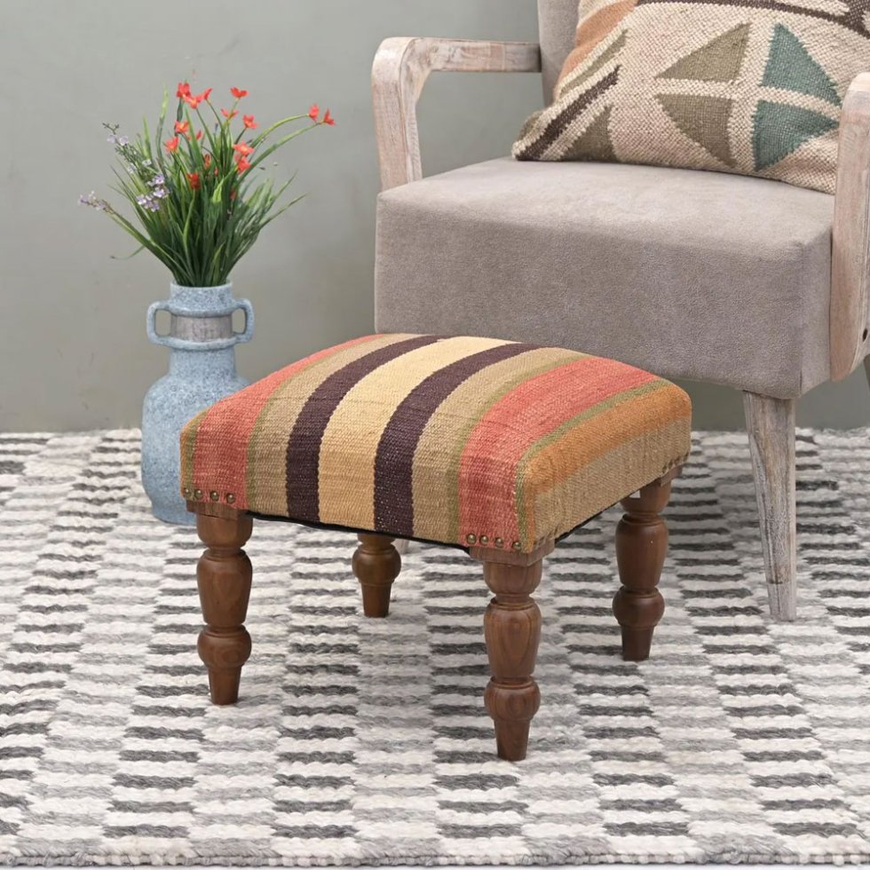 Quadratischer gestreifter Kelim Hocker mit Ottomane