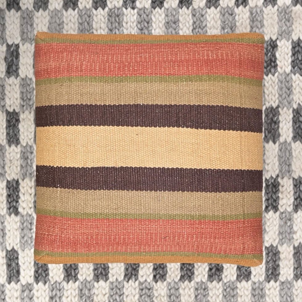 Quadratischer gestreifter Kelim Hocker mit Ottomane