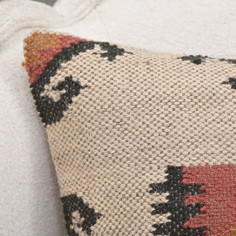 20x20 Elfenbeinfarbenes, verziertes Kelim-Kissen 20x20 Elfenbeinfarbenes, verziertes Kelim-Kissen