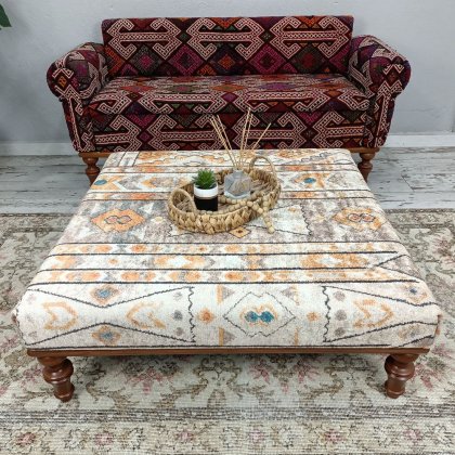 Beige Türkischer Kelim Ottomane Couchtisch