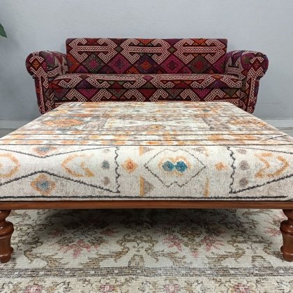 Beige Türkischer Kelim Ottomane Couchtisch