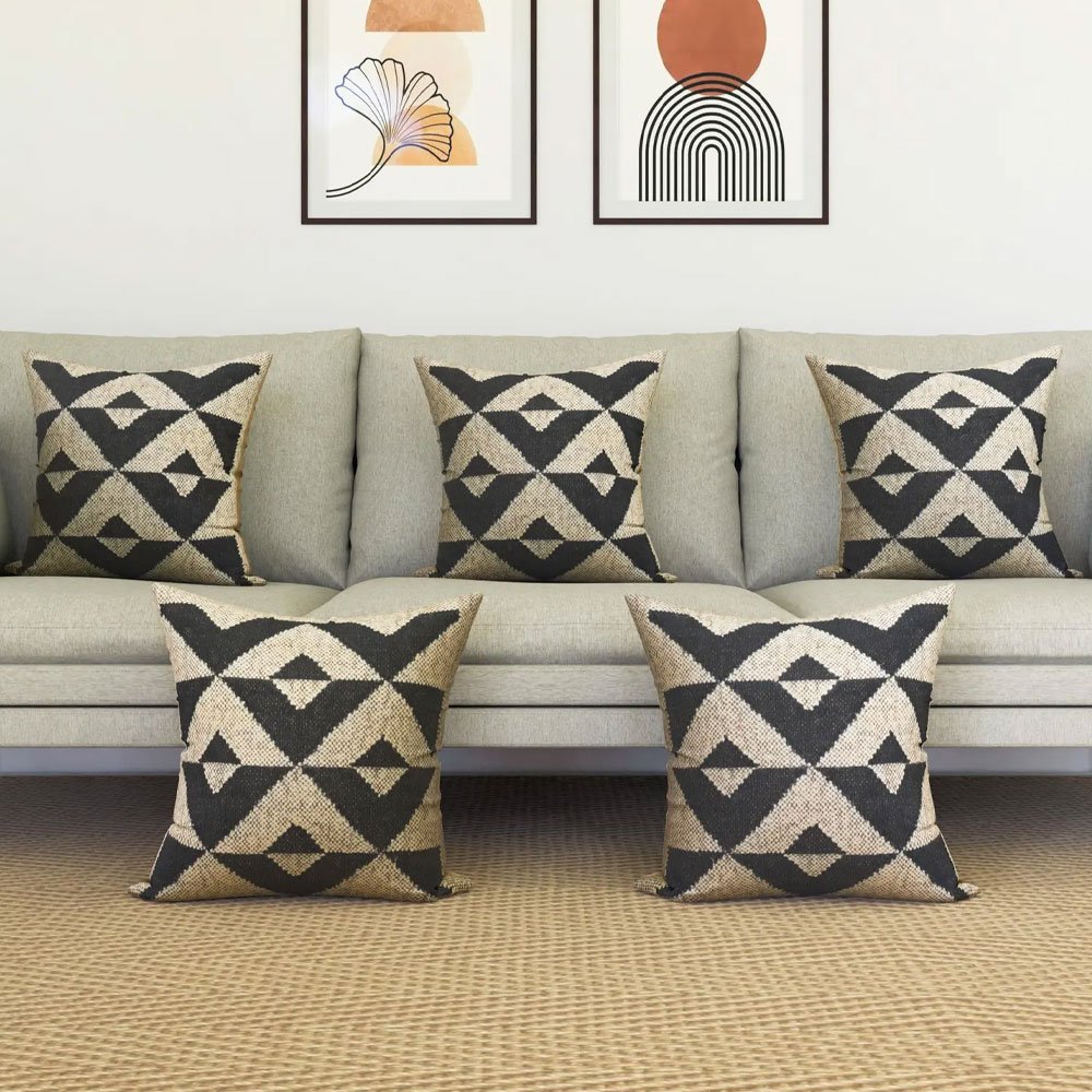 Schwarz-weiße Kelim-Kissen Schwarz-weiße Kelim-Kissen