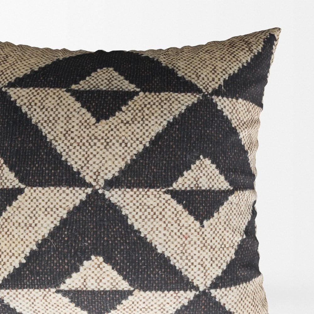 Schwarz-weiße Kelim-Kissen Schwarz-weiße Kelim-Kissen