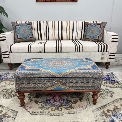 Blauer türkischer Kelim-Ottoman Couchtisch mit Ablage