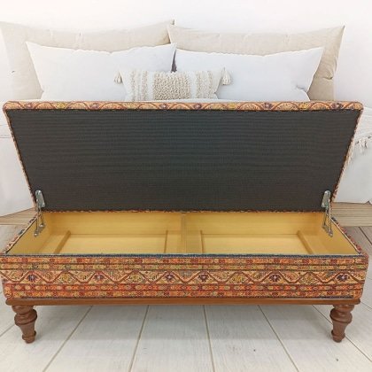 Blauer und oranger türkischer Kelim-Ottoman Couchtisch mit Ablage