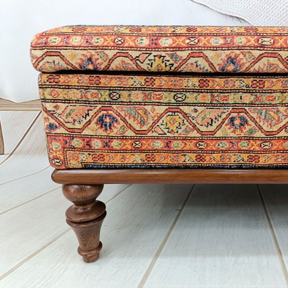 Blauer und oranger türkischer Kelim-Ottoman Couchtisch mit Ablage