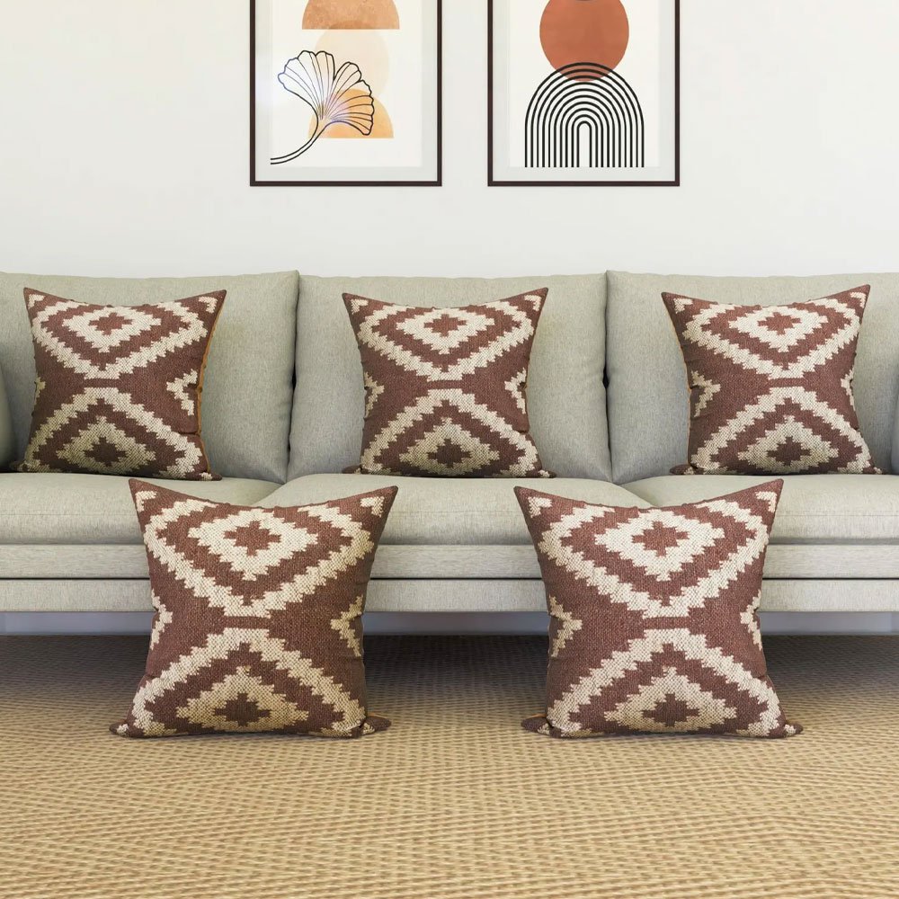 Braune Kelim-Kissen mit Diamanten Braune Kelim-Kissen mit Diamanten