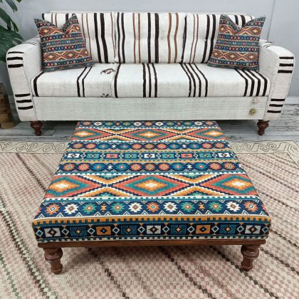 Grüner türkischer Kelim-Ottoman Couchtisch