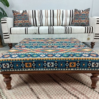Grüner türkischer Kelim-Ottoman Couchtisch