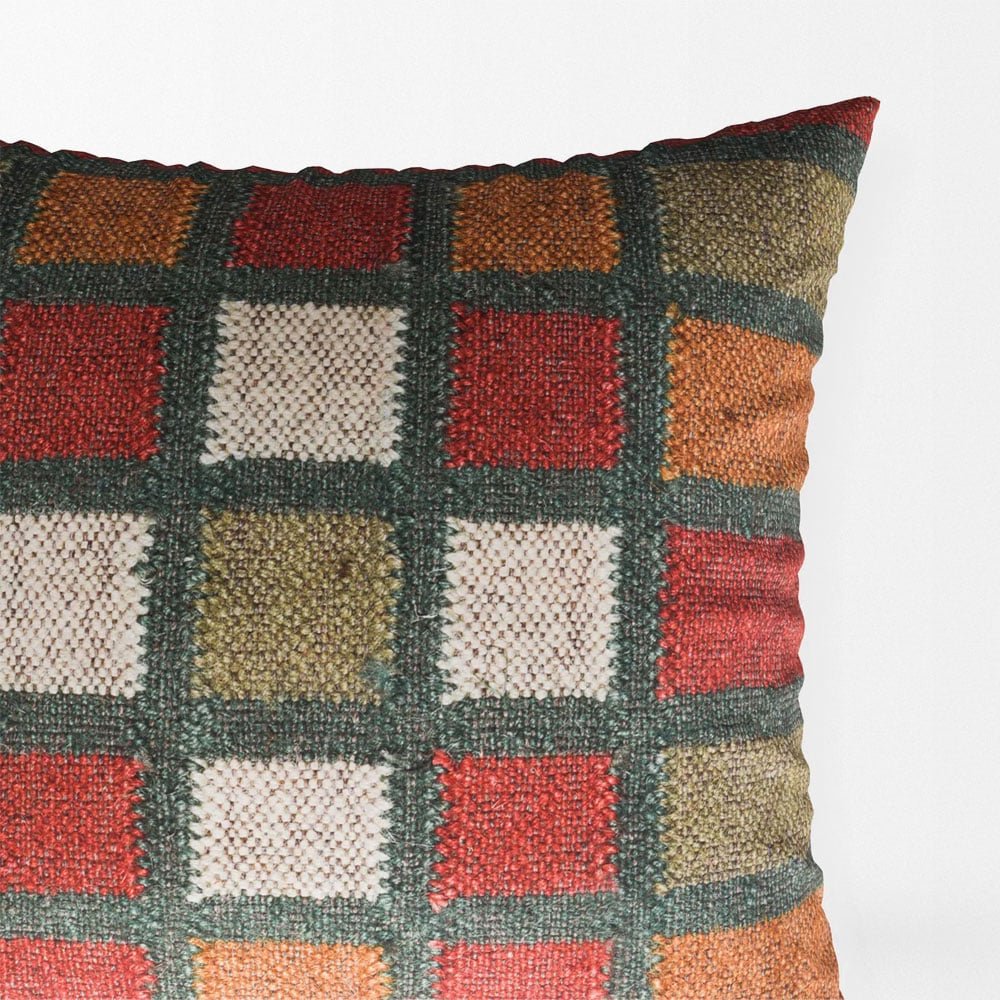 Quadratisch gemusterte Kelim-Kissen Quadratisch gemusterte Kelim-Kissen