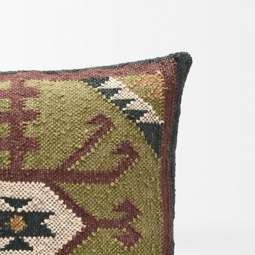 Grüne Kelim-Kissen im Tribal-Stil