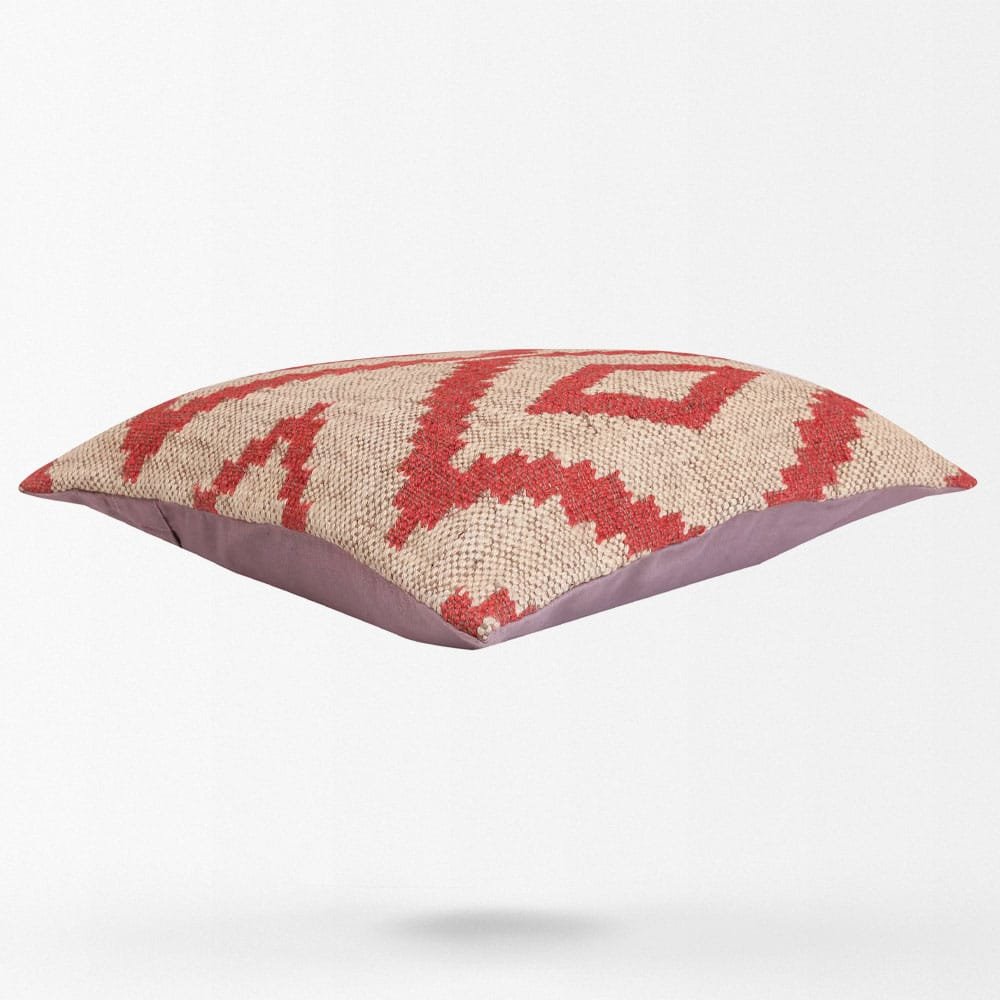 Weiße und rote Kelim-Kissen mit Diamanten Weiße und rote Kelim-Kissen mit Diamanten