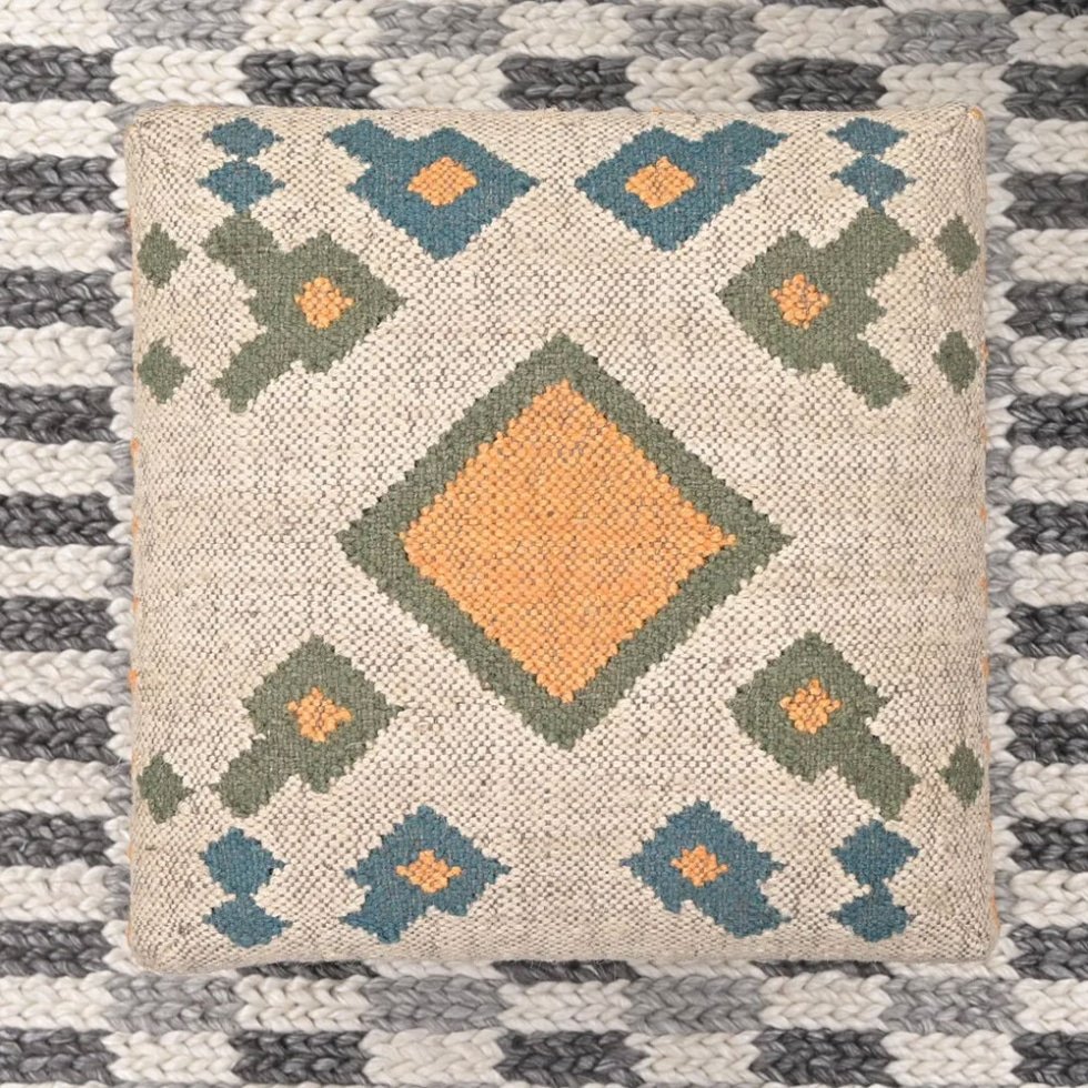 Weißer quadratischer Kelimhocker Ottomane